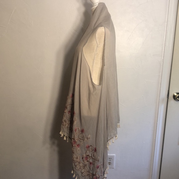 🆕 Justin & Taylor Ruana Series Colors Gray Cream Red Pink with Rust Flor… - Picture 5 of 8